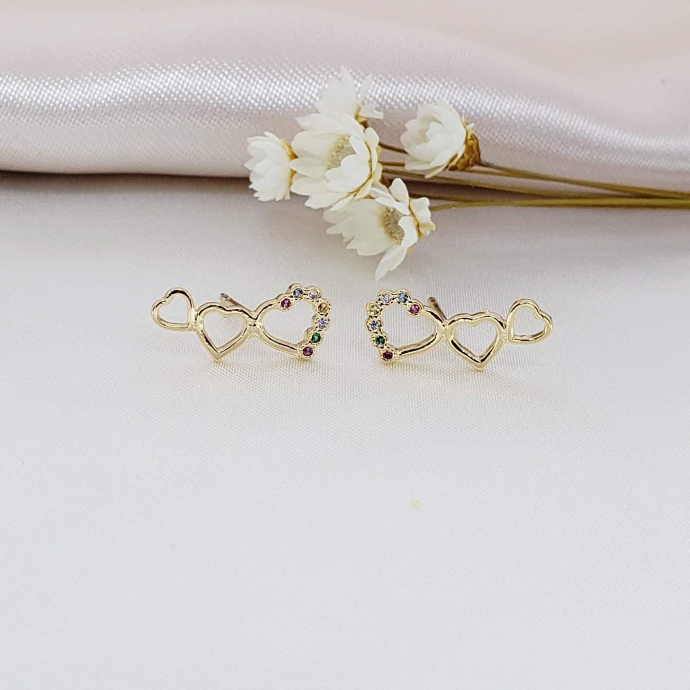 Brinco Ear Cuff Três Corações Cravejado com Micro Zircônias Colors