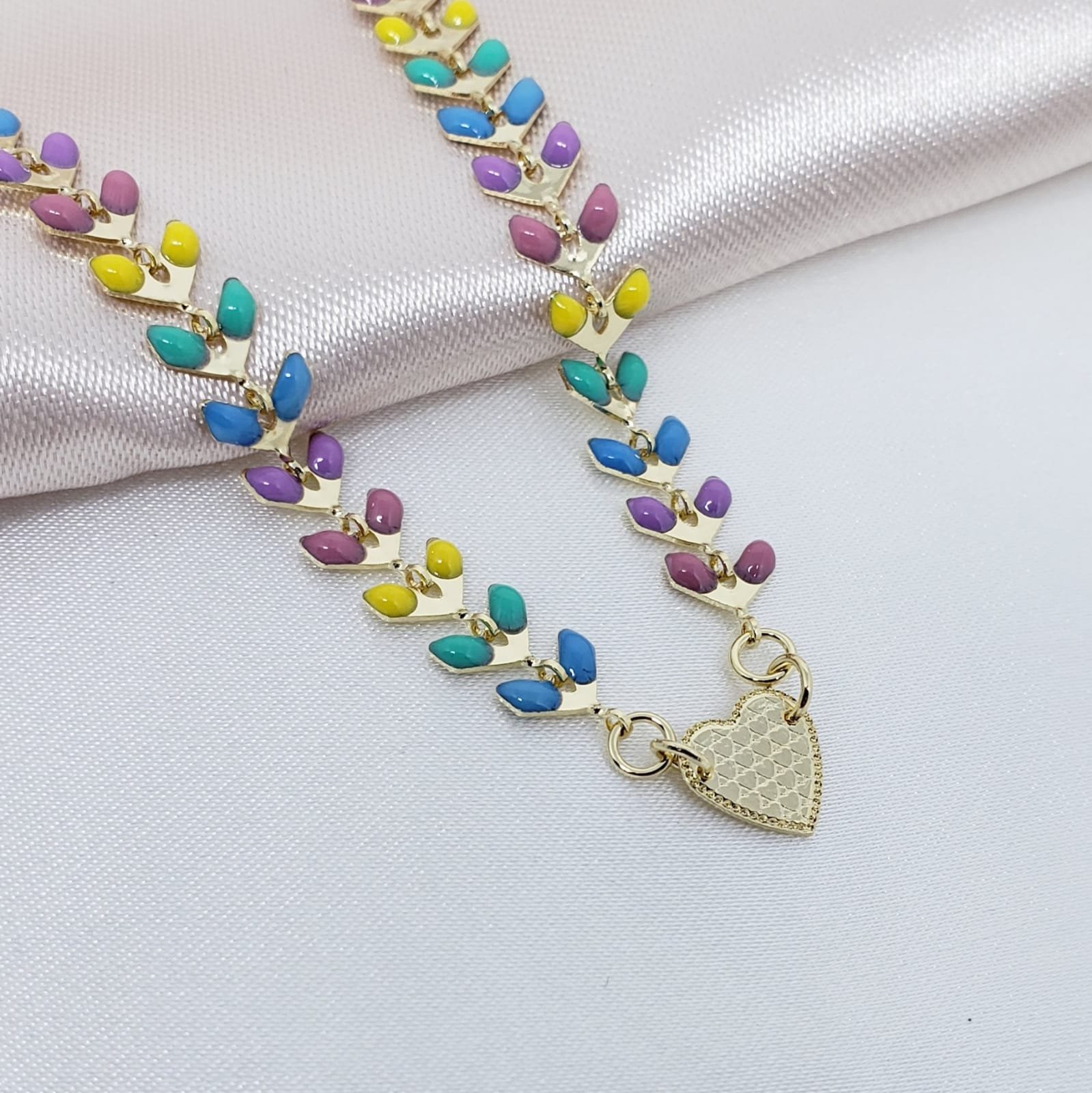 Choker Escama de Peixe Colors com Coração