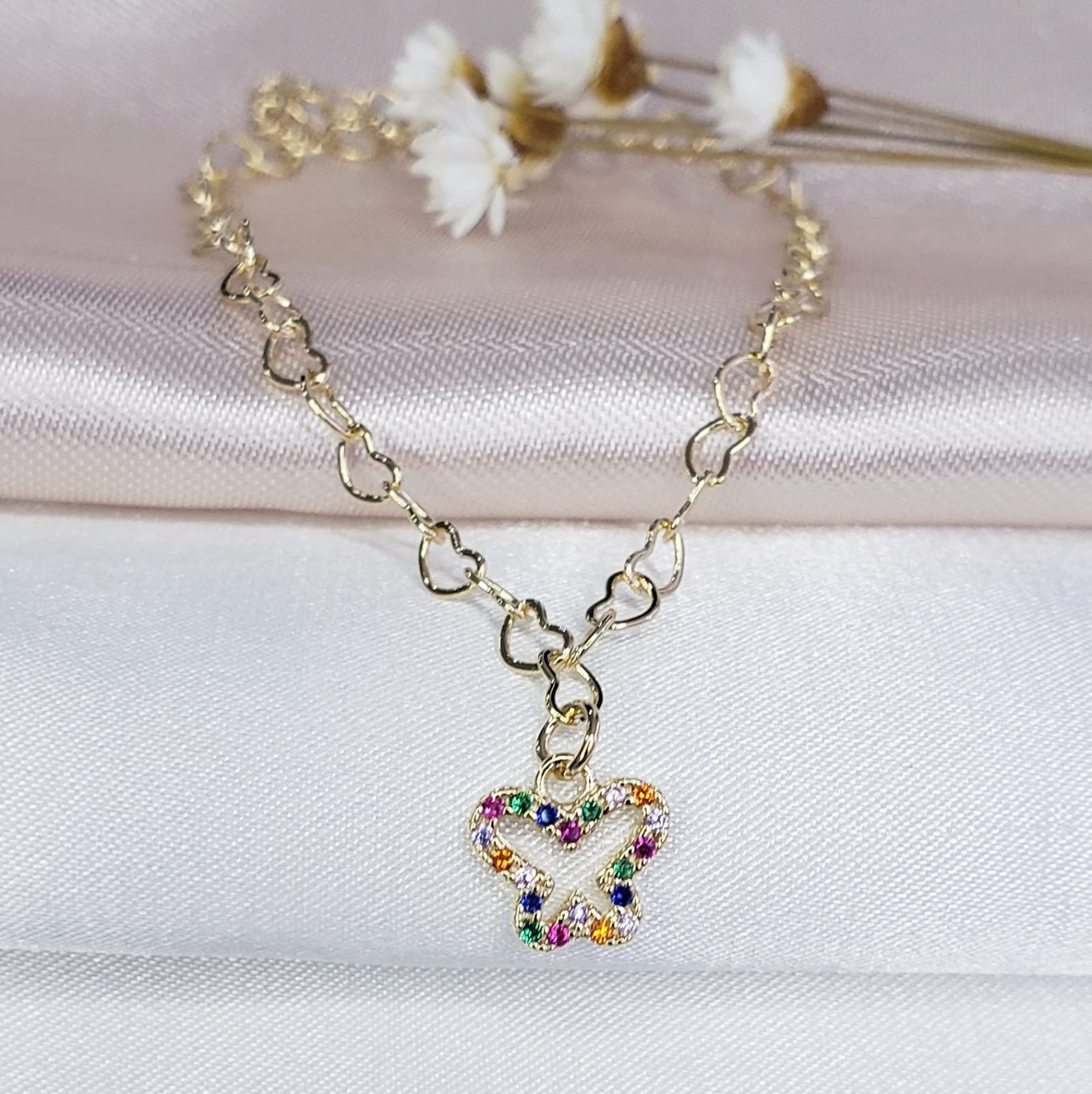 Pulseira Elos de Mini Corações com Pingente de Borboleta Cravejada com Zircônias Colors (INFANTIL)